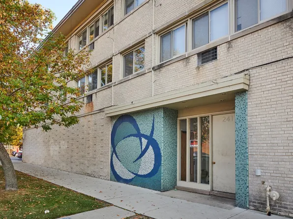 2411 W Fargo Ave APT 206, Chicago, IL 60645