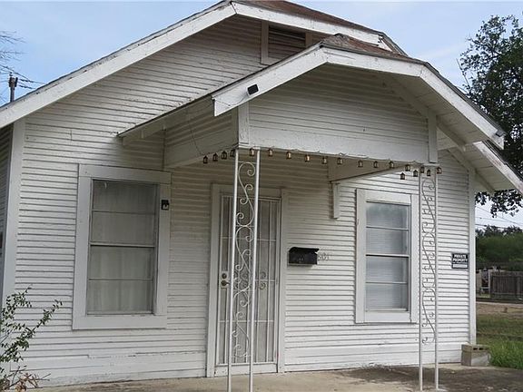 2nd image of 801 E Tom Landry St