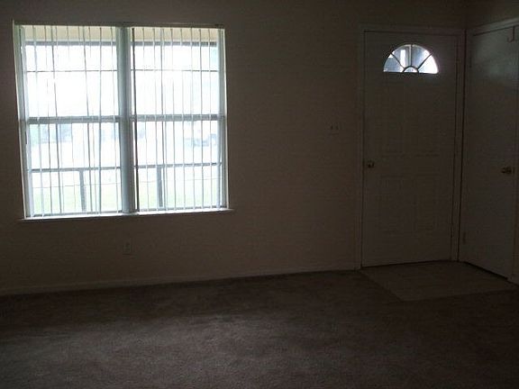 2nd image of 281 Pinedale Cir