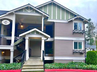 11305 NE 128th St APT C104, Kirkland, WA 98034