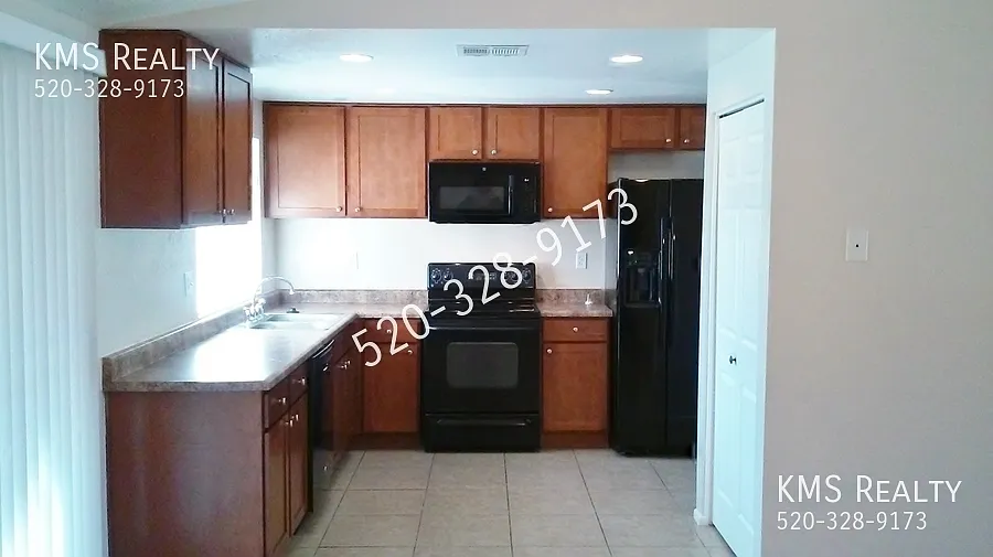3 bedroom 2 Bath Home Westover Ave & Valencia Rd — Photo 4