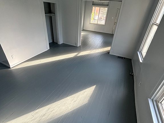 2nd image of 955 Fairbanks Ave