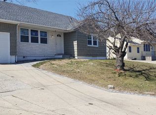 202 Hilltop Dr, Brentwood, NY 11717