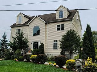 1 Apple Ln, West Milford, NJ 07480