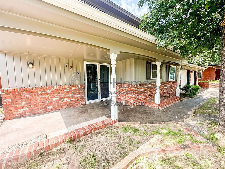 7216 NW 13th St — Photo 5