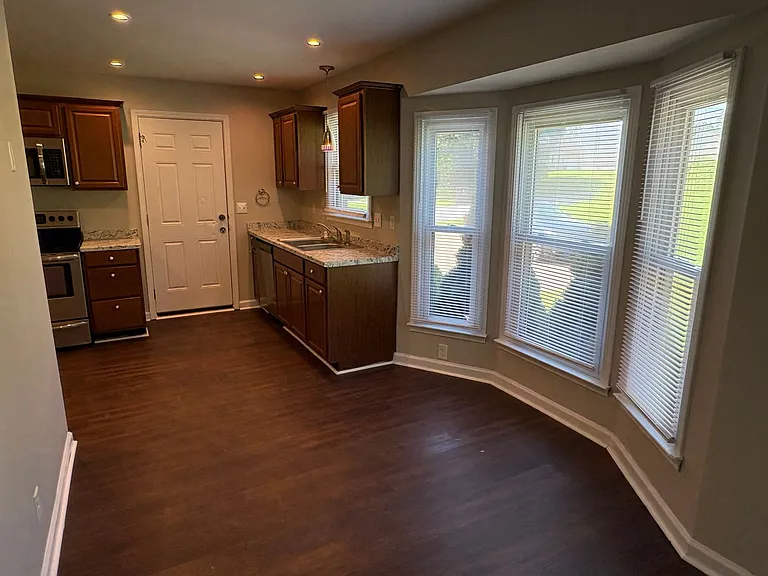 1710 Broadripple Dr — Photo 4