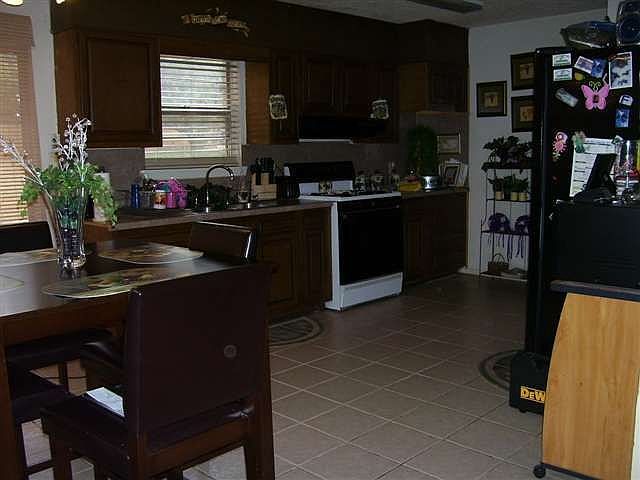 2nd image of 809 Harrison St
