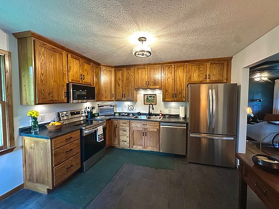 5th image of 3621 Valley Rd