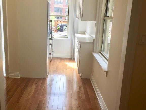 3rd image of 25 E 10th St APT 9C