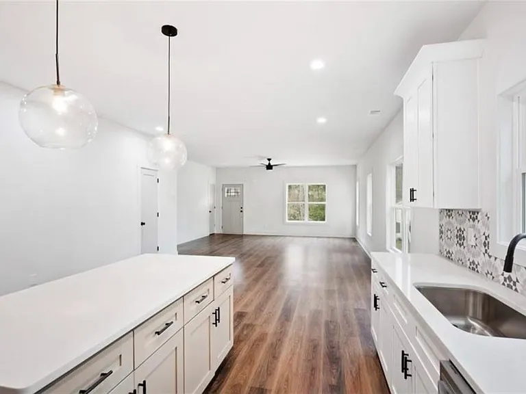 2932 Palm Dr — Photo 3