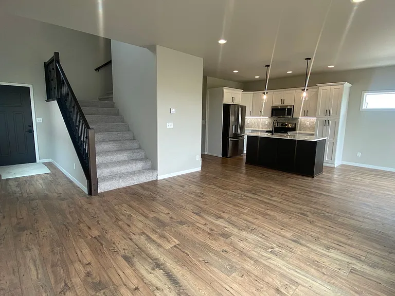2232 Griffin Dr S — Photo 3