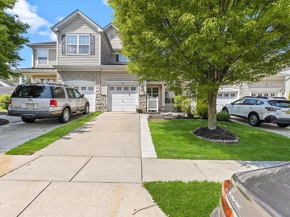 3 Crest Ct, Mount Laurel, NJ 08054