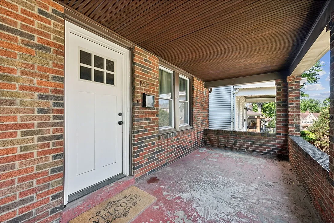 Building Photo - 120 Arion St