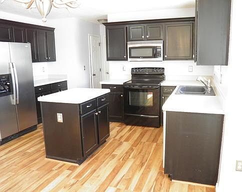 3rd image of 2877 Gablewood Dr