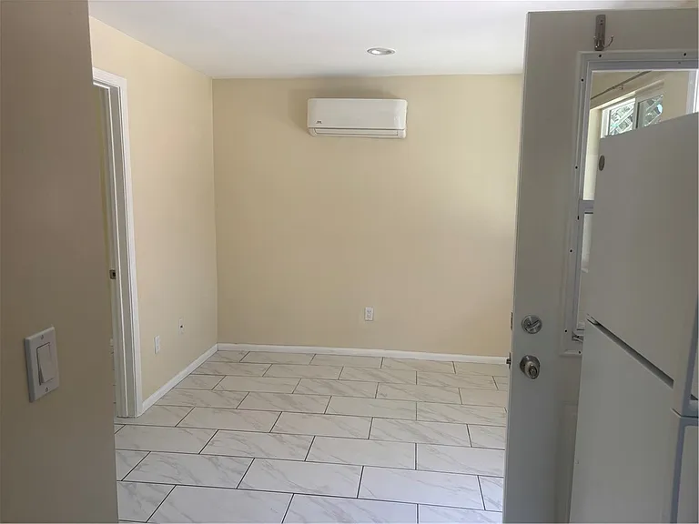 3613 W Victory Blvd — Photo 5