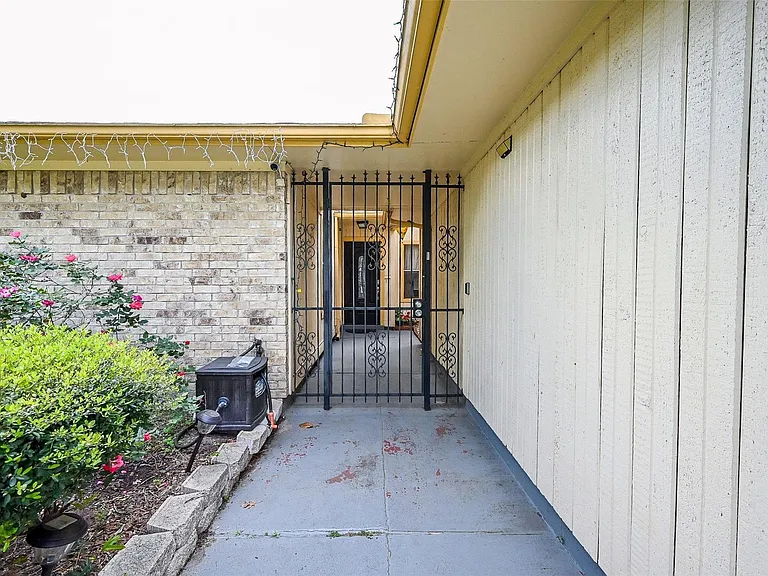 14431 Royal Hill Dr — Photo 5