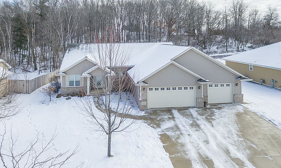 2nd image of 804 Canterbury Castle Ln