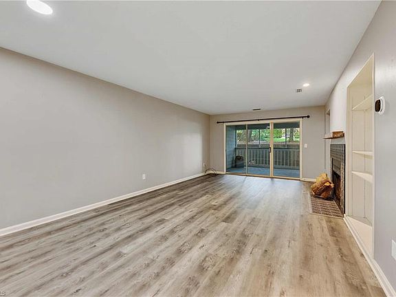 3rd image of 219 Oakwood Ct #G