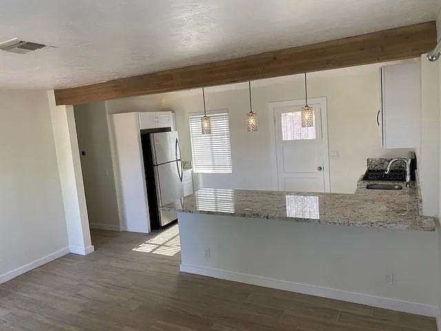1 bed, 700 sqft, $1,200 — Photo 4