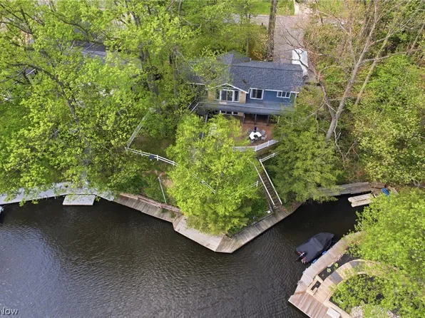 2410 Plum Creek Dr, Rock Creek, OH 44084