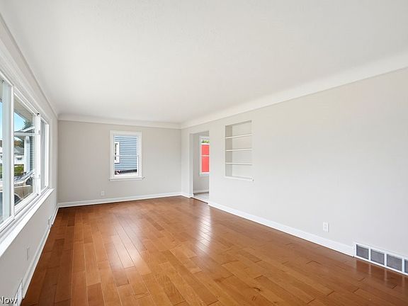 4th image of 20777 Bowling Green Rd