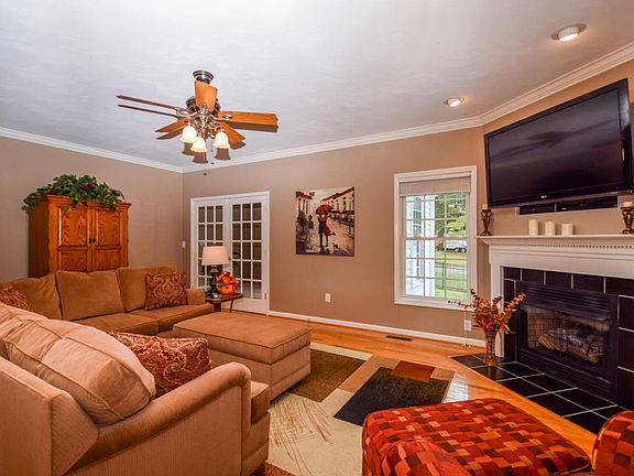 4th image of 1733 McMillian Ct NW