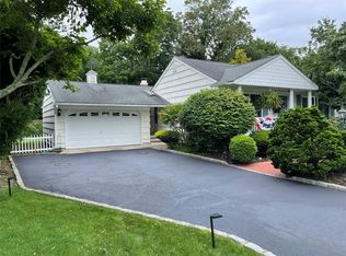 8 Adelaide Park, Center Moriches, NY 11934