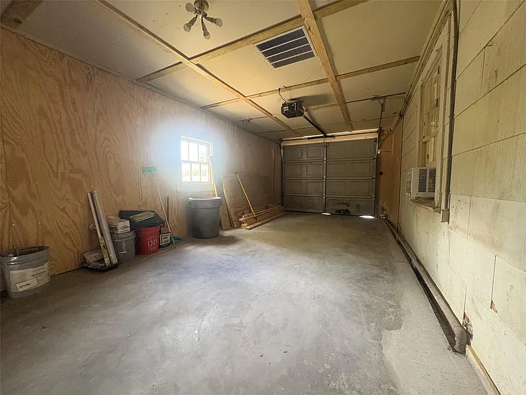 815 Lizzie St — Photo 16