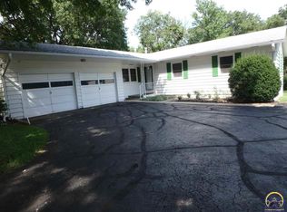 700 SW Grand Ct, Topeka, KS 66606