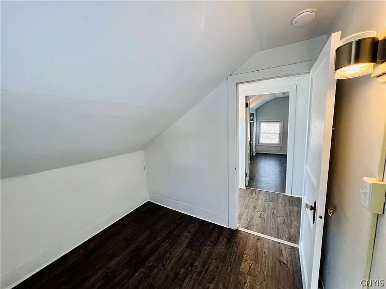 140 E Oneida St — Photo 18