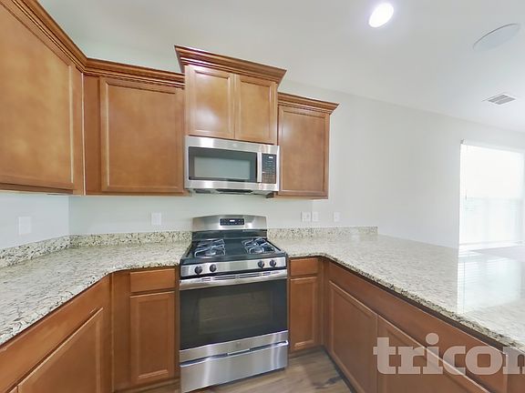 4th image of 15 Attucks Ct
