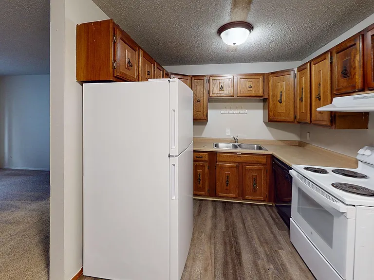Newly Renovated 2 Bedroom Apartment on the West Side — Photo 24