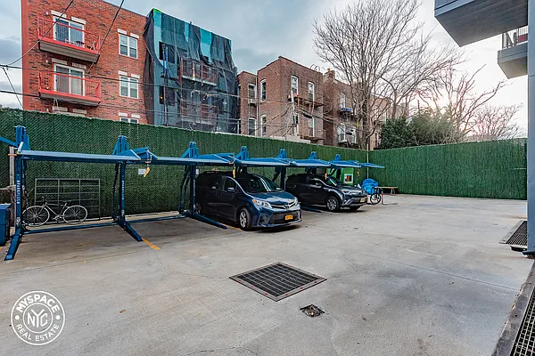 Rented by MySpaceNYC | media 17