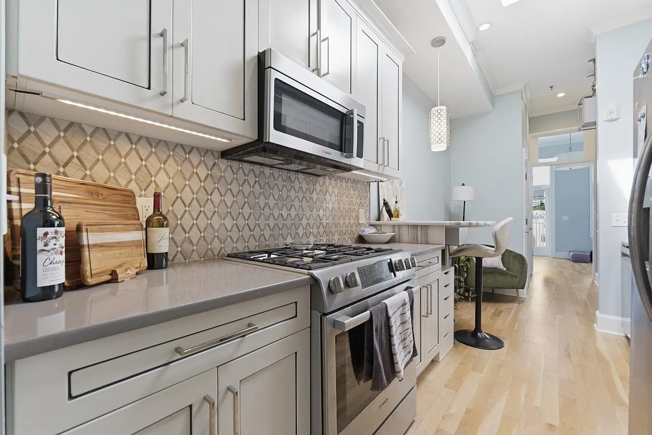 2 bed, 1.0 bath, $3,300 — Photo 1