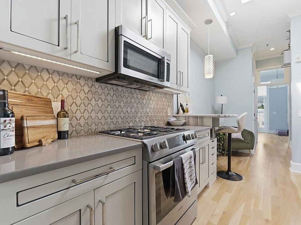 1st image of 604 Adams St APT 7