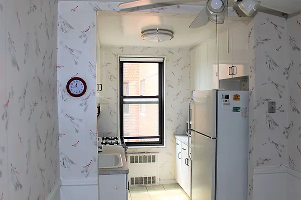 Sold by Thomas Lipovetsky, LREB | media 14