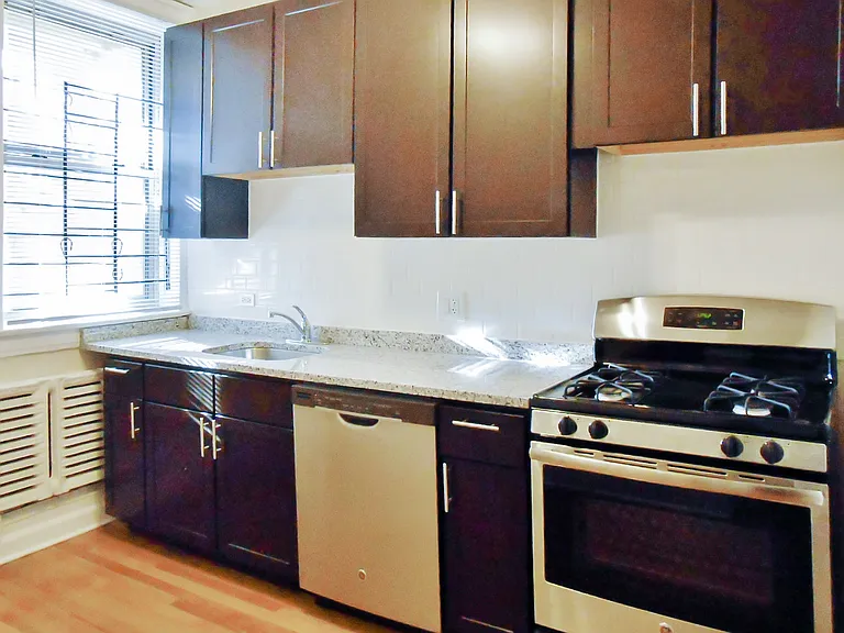 1607 1/2 W Berteau Ave #2 — Photo 2
