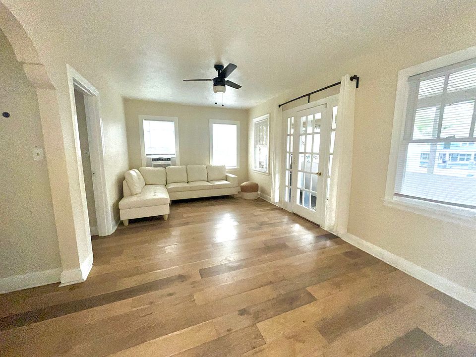 1st image of 807 1/2 E Chelsea St
