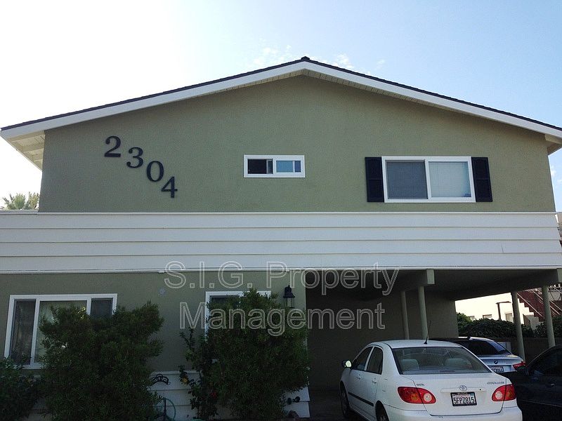 1st image of 2304 W Oak St APT D