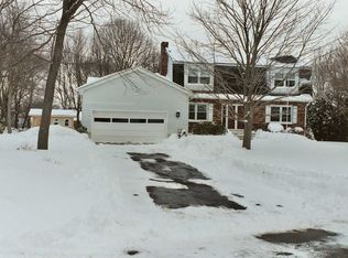 17 Whaling Dr, Waterford, CT 06385