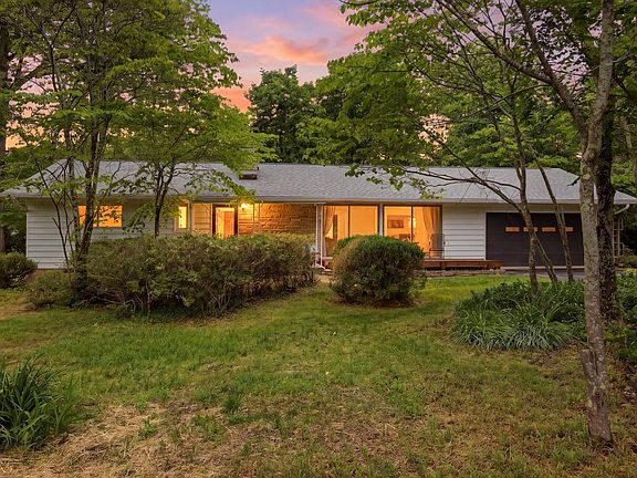 2nd image of 104 Pinehurst Ln