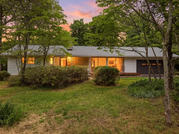 104 Pinehurst Ln, Signal Mountain, TN 37377