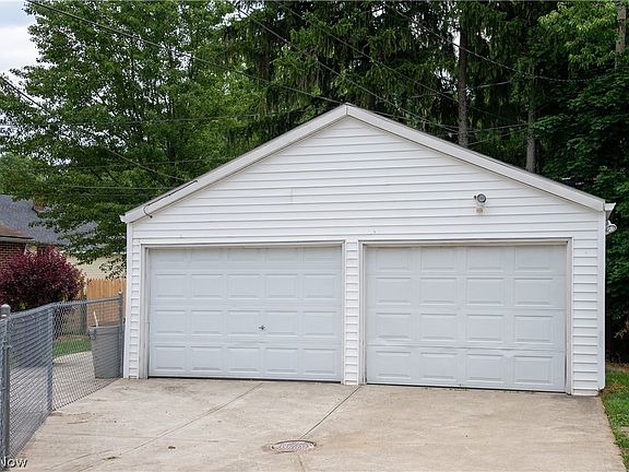3rd image of 541 Heather Ln