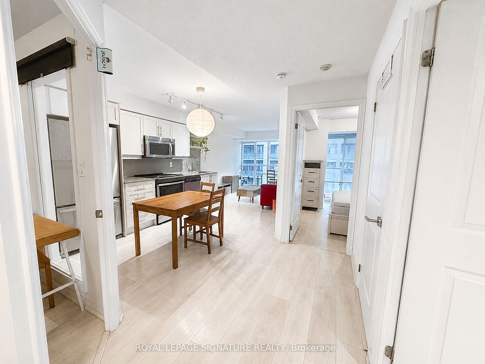 1st image of 400 Adelaide St E #903