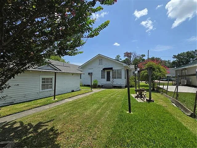 349 Saint Charles St — Photo 20