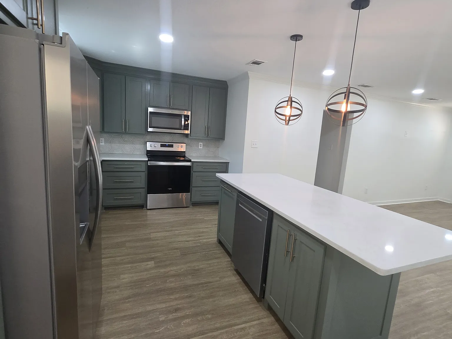 3 bed, 1142 sqft, $1,600 — Photo 3