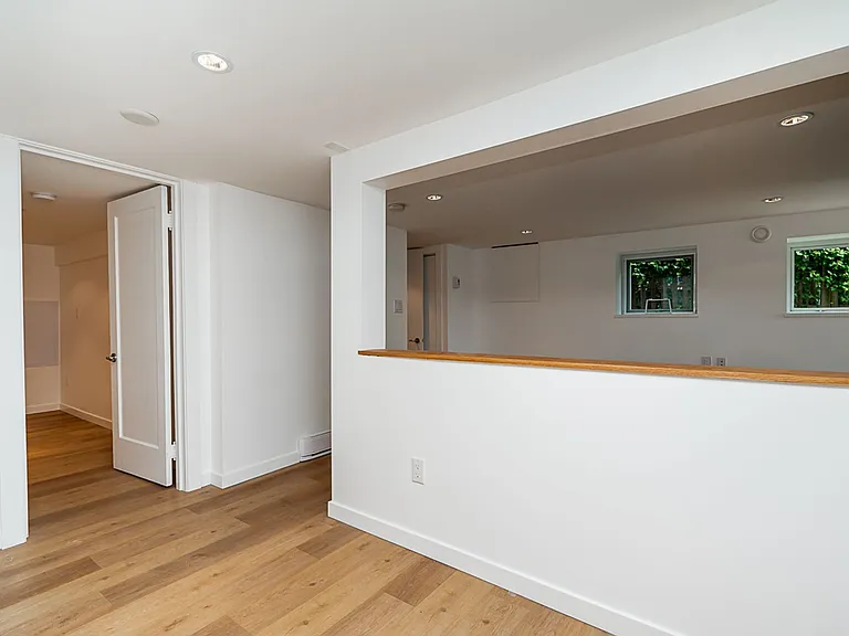 1412 E 10th Ave — Photo 8