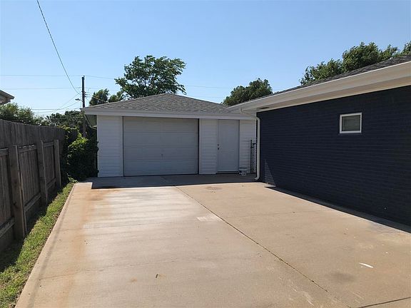 2nd image of 1313 Lawrence Dr