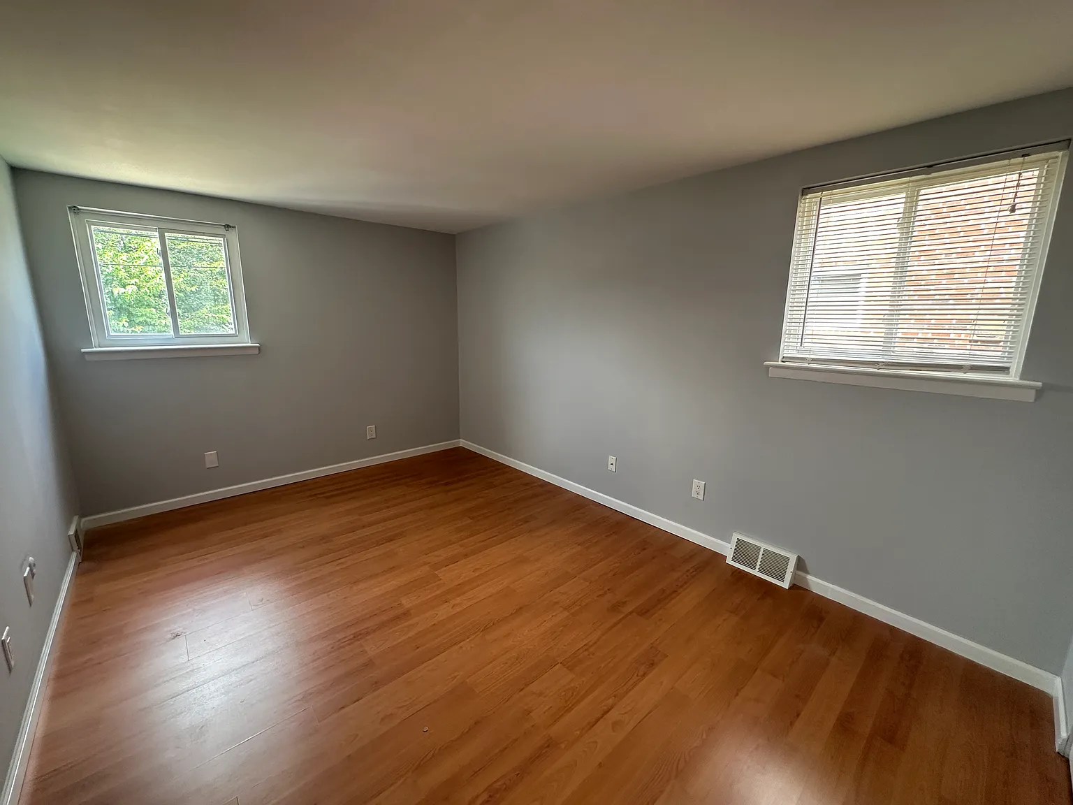 2 bed, 889 sqft, $1,700 — Photo 2