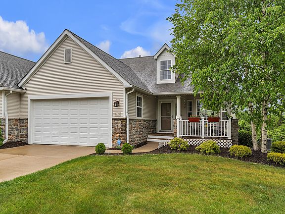 2nd image of 3220 Chamberlain Cir